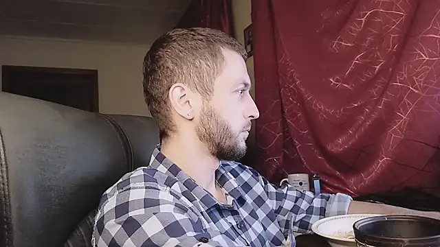 333alone_in_thedark777 (Ask my age) - a comfortable gaming chair