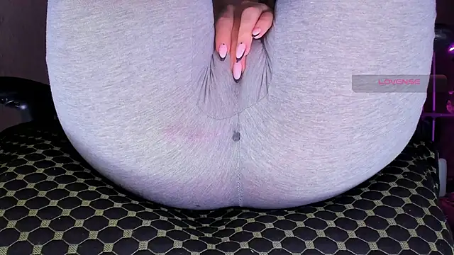 Cameltoe_squirt_inPants
