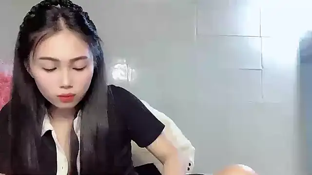 Lyly4757 live on StripChat 