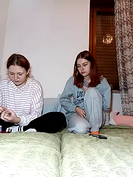 ella_grays Live Webcam on Stripchat