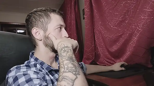 333alone_in_thedark777 (Ask my age) - a comfortable gaming chair