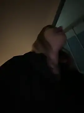 littlebitchesss Live Webcam on Stripchat