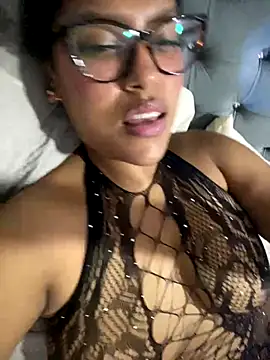 miiabrown18 from StripChat is inFreechat