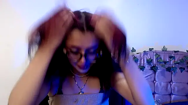 vaiolet_johansson from StripChat is inFreechat