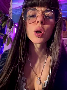 VioletaSubmissive live cam screenshot females from Colombia on Bagaboante — Live Sex Chat & Cams