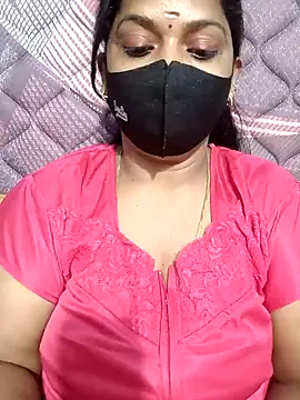 Webcam Model (Renuma)  is live.Free join now!