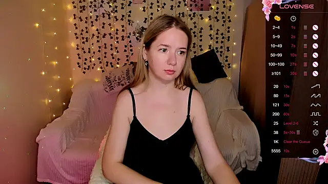 Evaa_Grey from StripChat is inFreechat