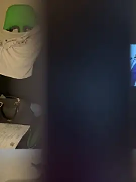 -Yagurlwest live on StripChat 