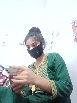 Webcam Model (Hot-Soniya733)  is live.Free join now!