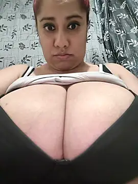 Webcam Model (federica_bigboobs)  is live.Free join now!