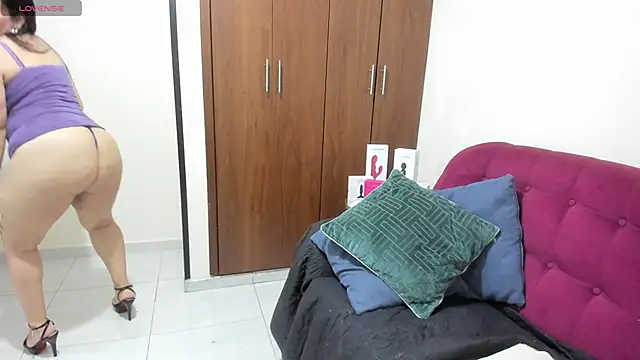 kiraGeiner webcam stripchat model stream image