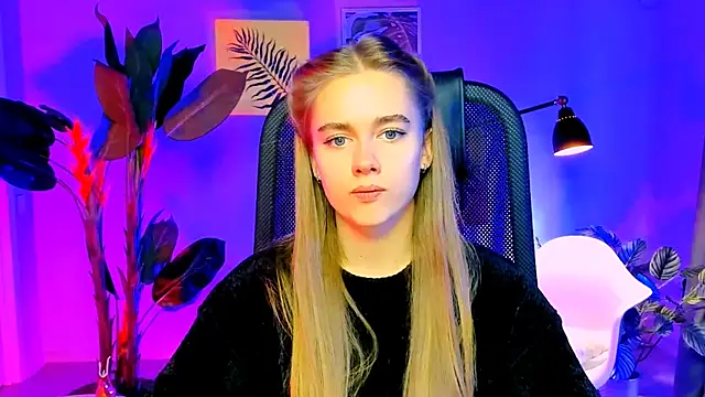 JuneWoods from StripChat