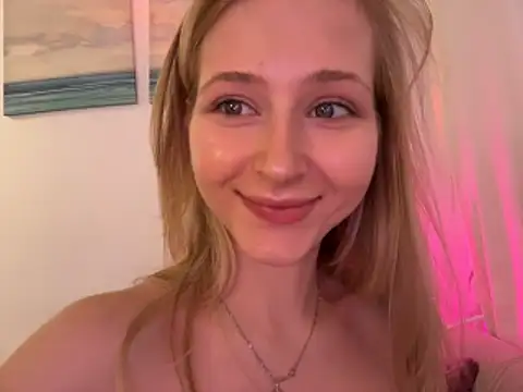 Webcam Model (LunaRase)  is live.Free join now!