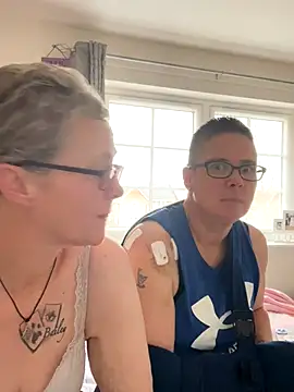 Curvy-Jinx Live Webcam on Stripchat