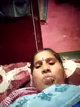 OliveGreen22 from StripChat is inFreechat