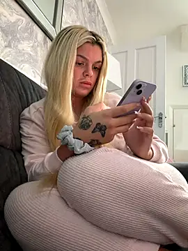 irish_barbiemilfx xxx live show