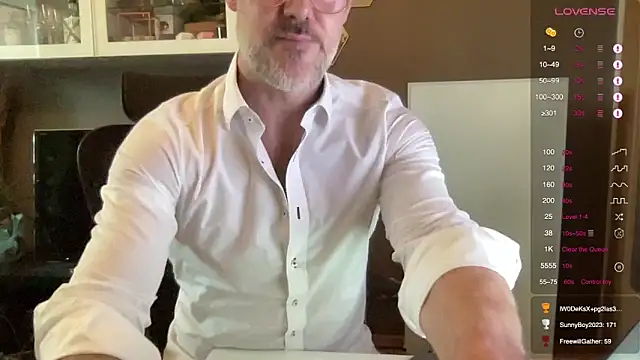 the_new_fit_rubi... Live Webcam on Stripchat