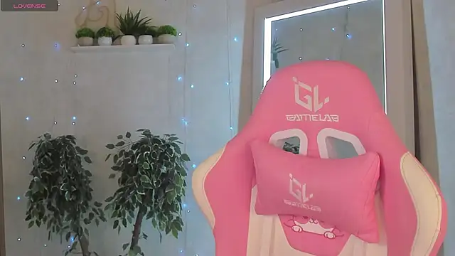  Eva_Hollowey chat room