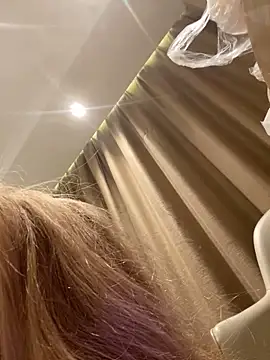 Sunflower-77 Live Webcam on Stripchat