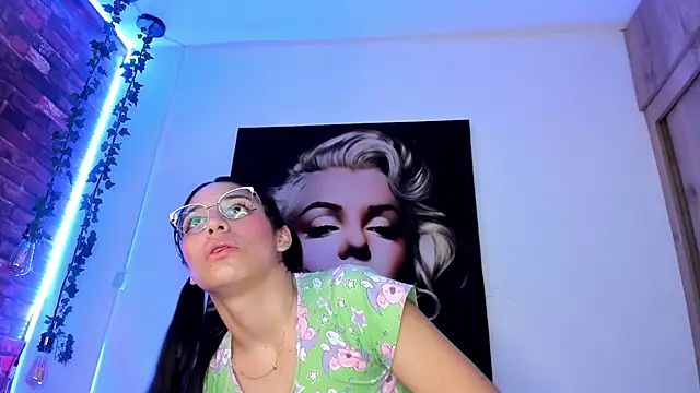 tania_06 - TANIA_06's free webcam - UK Sex Cams