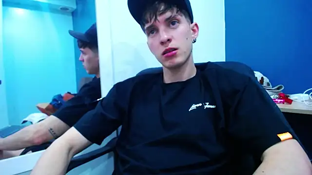 Jheampiiero live cam screenshot male on CamSexing – Live Sex Chat & Webcam Shows