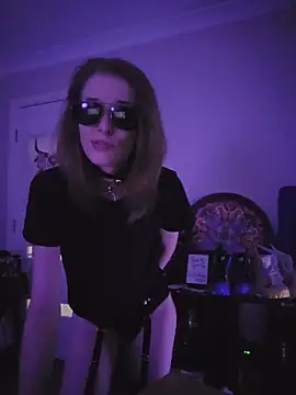 lonely_Cosplay_chick