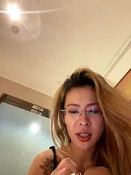 Sunflower-77 Live Webcam on Stripchat