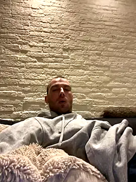 Rotteei1 Live Webcam on Stripchat