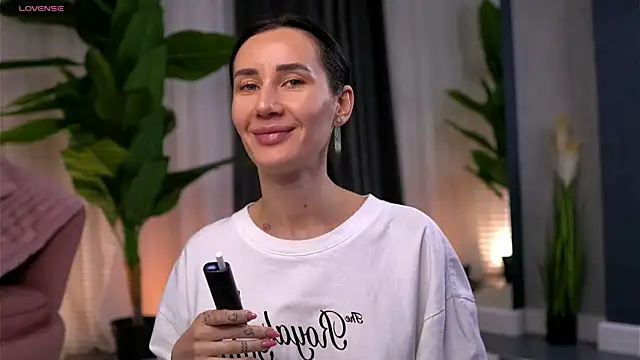 SerenaVelour live show on StripChat 