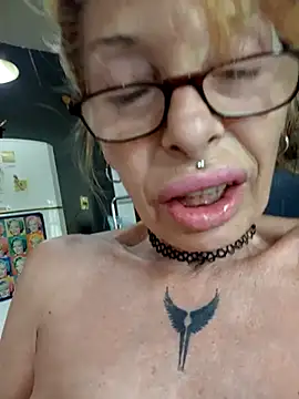 frozenwaffle - FrozenWaffle's free webcam - UK Sex Cams