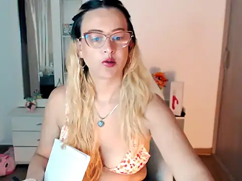 boreal_moon - BOREAL_MOON's free webcam - UK Sex Cams