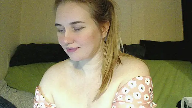 mmmpinupgirl - MmmPinUpGirl's free webcam - UK Sex Cams
