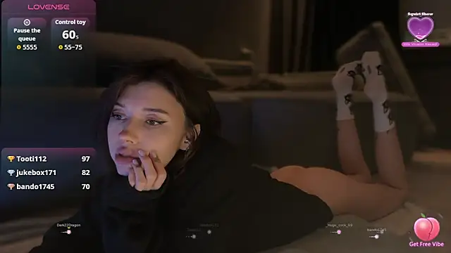 bastet (F young) - naked pussy fingering