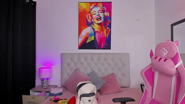 kristalfoxx - KristalFoxx's free webcam - UK Sex Cams