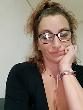 fifi83bell - Fifi83Bell's free webcam