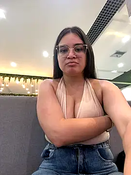 Live sex cam di CamilaSofiia