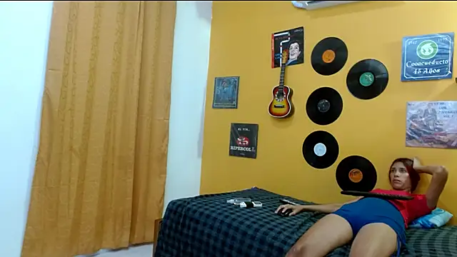 skinnyverus18 - Skinnyverus18's free webcam - UK Sex Cams