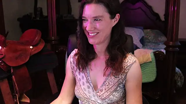 thornburyrose live cam screenshot female from United States on Gratis Show – Free Live Cams