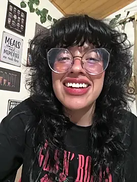 Fun_Everywhere live cam screenshot female from Colombia on Gratis Show – Free Live Cams