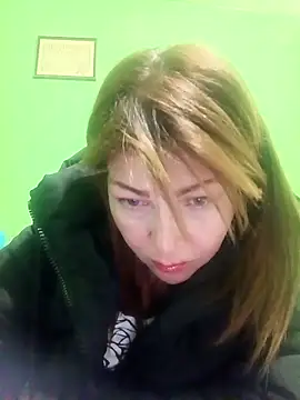 vanessa__01 (F mature) - I spank my doggy-style ass. 🍑🔥🥵