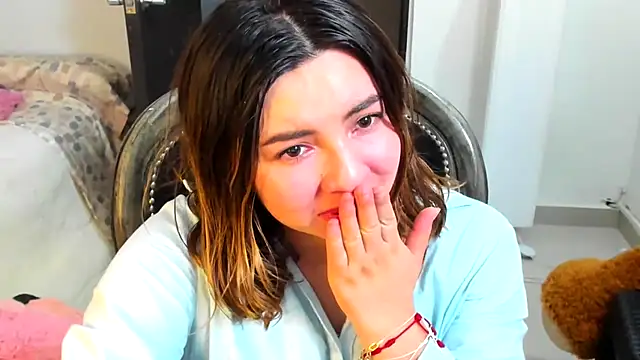 __Emma__11__Lecat_ live cam screenshot female from Colombia on Gratis Show – Free Live Cams