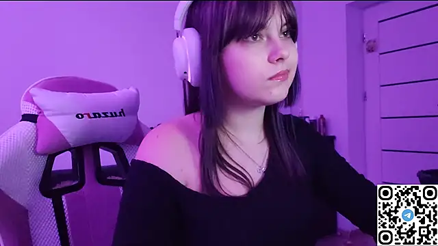 KristiBloom live cam screenshot female from Ukraine on Gratis Show – Free Live Cams