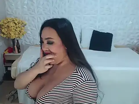 Hotcum_ella live show on StripChat 