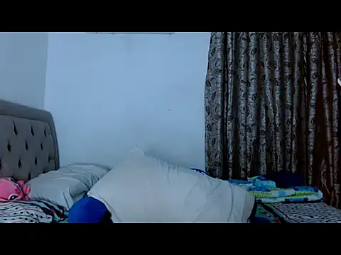 sweethoneytsx Live Webcam on Stripchat