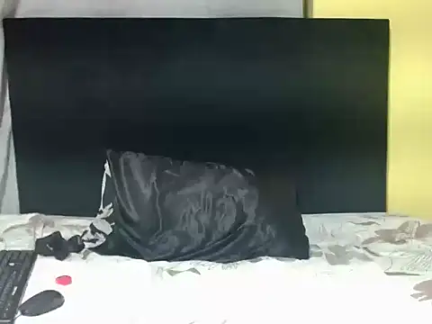 WildHornyTiger18 Live Webcam on Stripchat