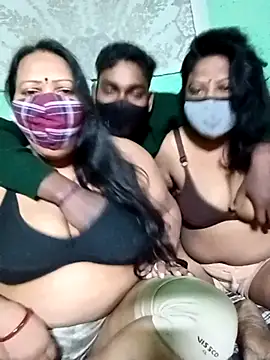 LoveOnStream Live Webcam on Stripchat