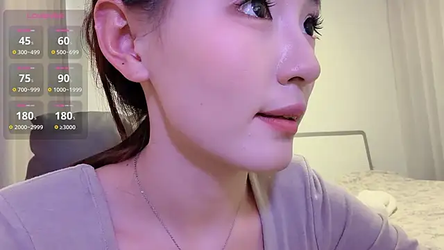 H-2005 – webcam model profile photo