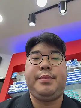 gayfucuxuc live cam screenshot male from South Korea on Gratis Show – Free Live Cams