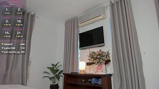 amy_loveme (F young) - finger my tight asshole