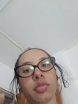 kiaralenon - Kiaralenon's free webcam - UK Sex Cams